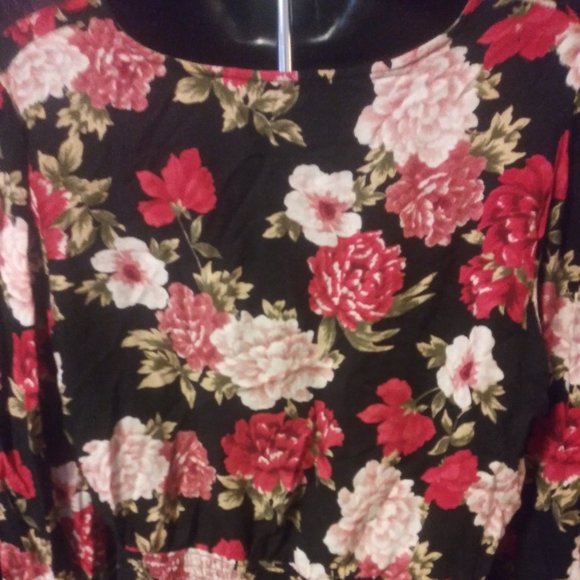 Black Rose Button Up Blouse - Picture 3 of 4